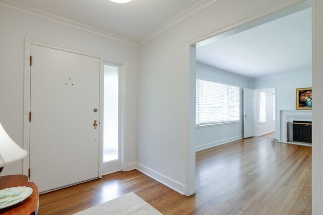 Foto del edificio - 5208 Gwynne Rd