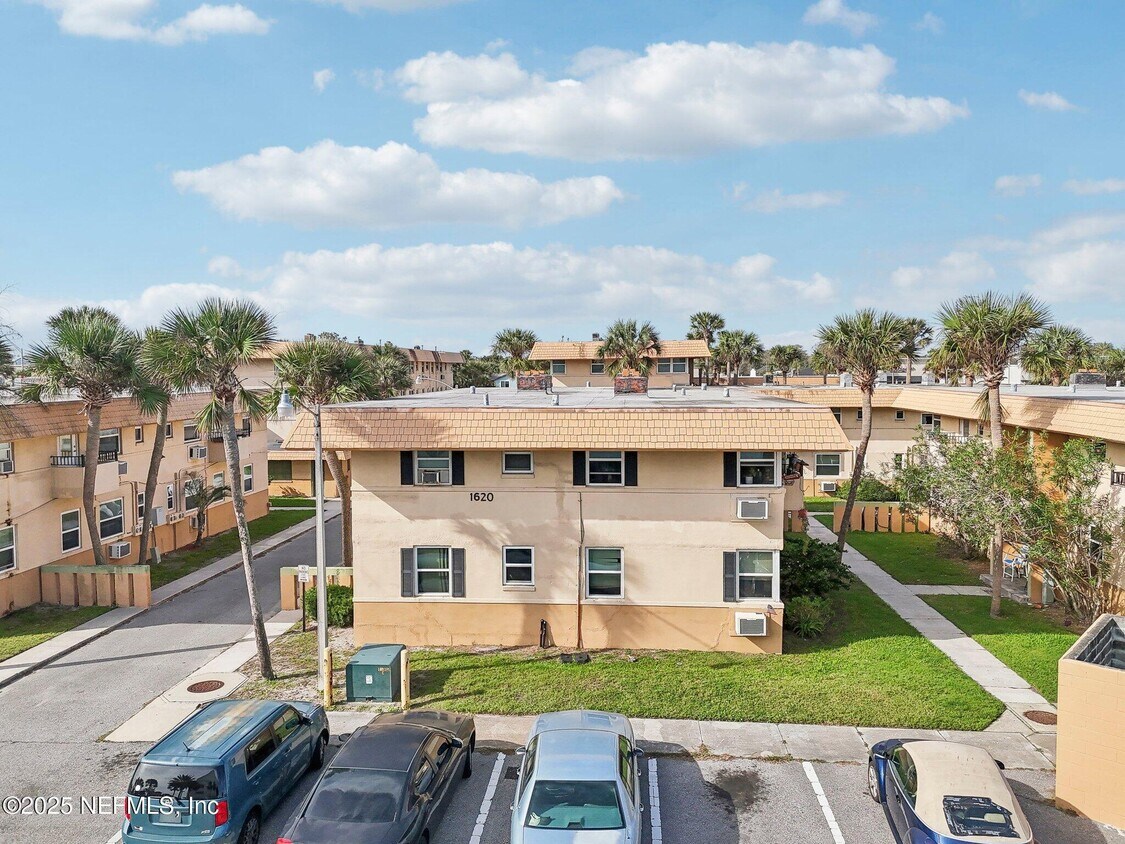 Foto principal - 221 15th Ave N