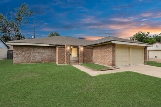Building Photo - 13610 Piney Oaks Dr