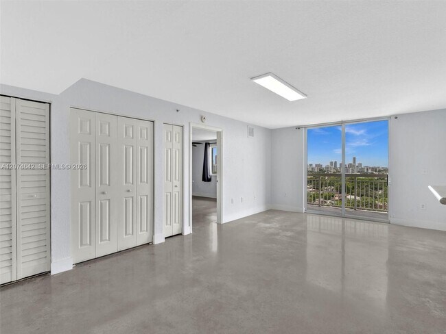 Foto del edificio - 816 NW 11th St