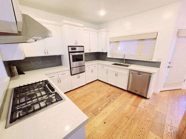 Building Photo - 212 Camino Real