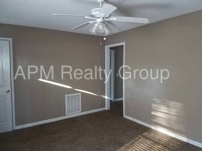 Foto del edificio - 117 Sandhill Cir