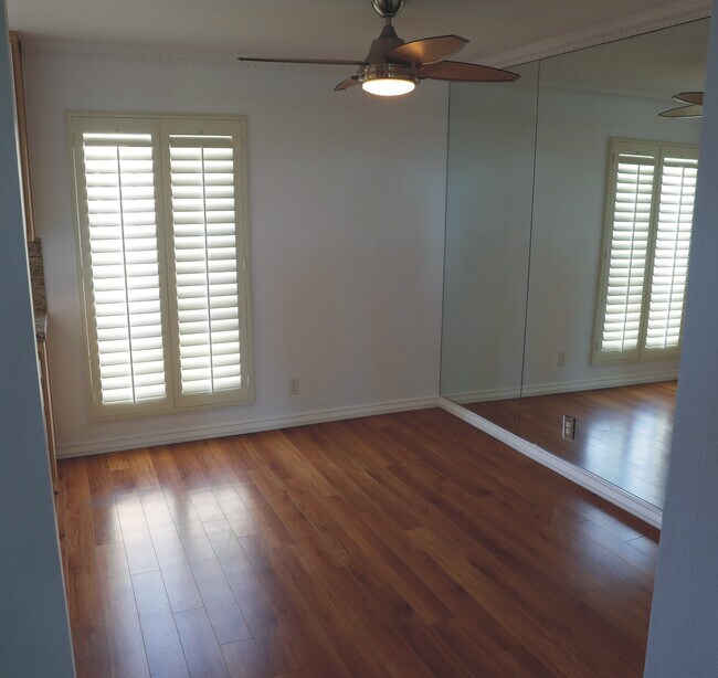 Foto del edificio - 9927 Independence Ave