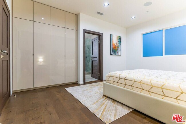 Foto del edificio - 11246 Kling St