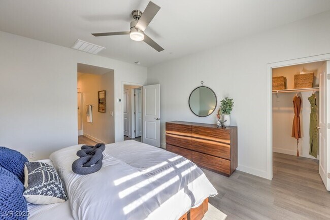 Foto del edificio - 9420 Titania Dawn St