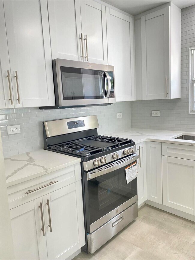 Building Photo - 421 53rd St
