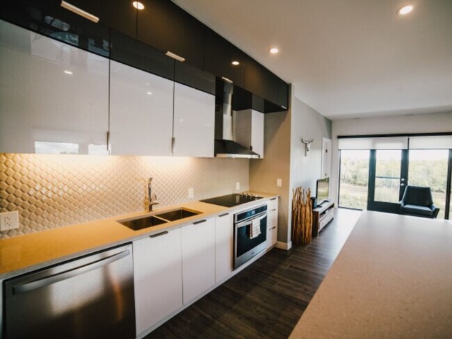 Photo du bâtiment - 655 Sterling Lyon Pkwy