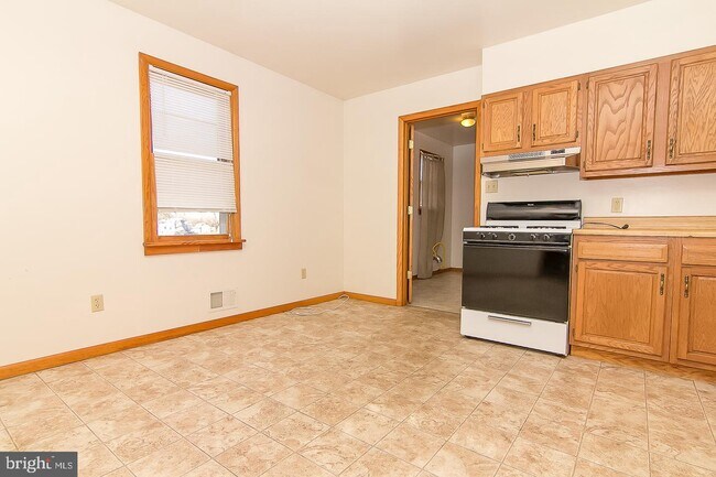 Building Photo - 41 N Railroad Ave