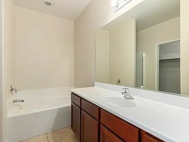 Foto del edificio - 7638 W Irwin Ave
