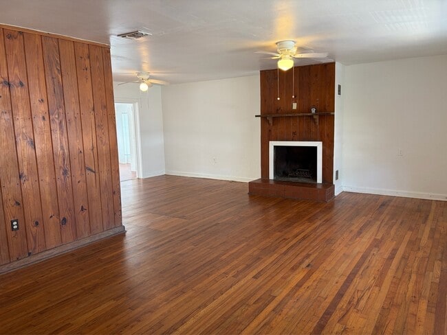 Building Photo - 209 Lovelace Dr