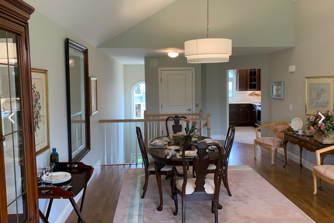 Vestíbulo de entrada de dos pisos - 35 Steven Cir