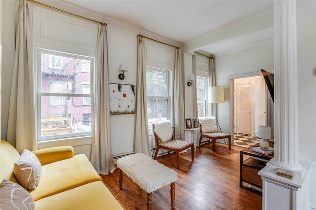 Foto del edificio - 275 8th St