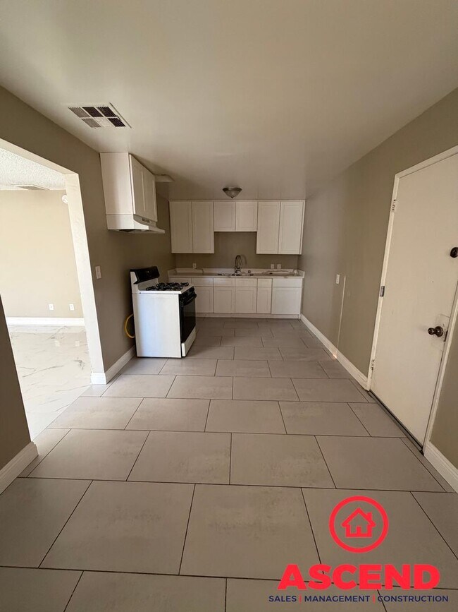 Foto del edificio - 3 Bedroom Home in East Bakersfield
