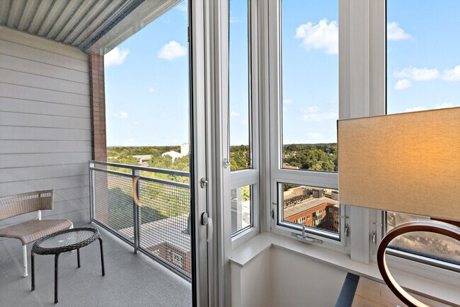 Building Photo - 1820 Fonthill Ct