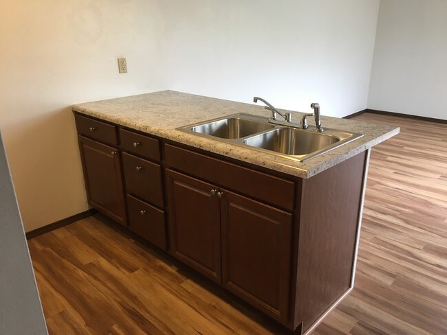 Kitchen - 808 Village Dr
