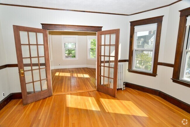 Building Photo - 89 Rockview St