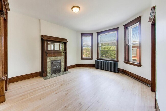 Foto del edificio - 858 N Wolcott Ave