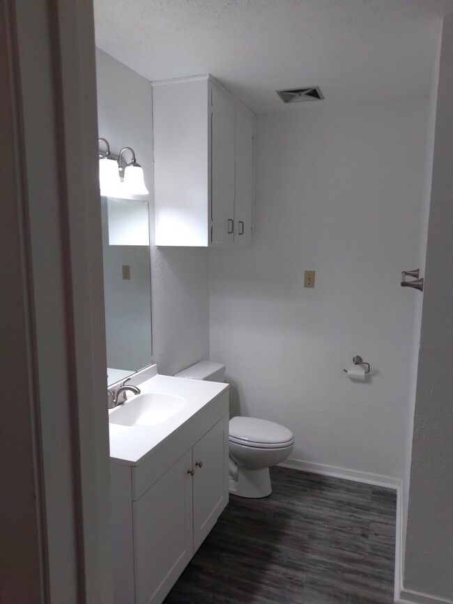 Building Photo - Eastgate Apartments