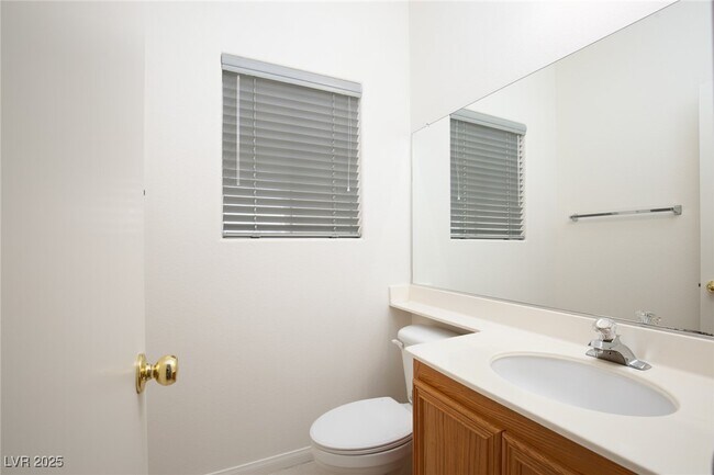 Foto del edificio - 8932 W Rochelle Ave