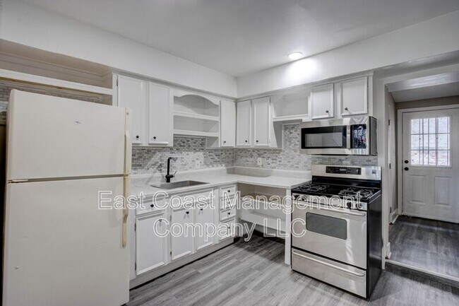 Photo - 122 S Carey St House