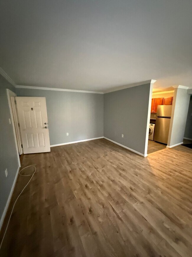 Building Photo - Cozy 1 Bedroom 1 Bathroom Condo- Conveniently Located at DC line