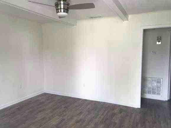 Building Photo - 3205 Luna St