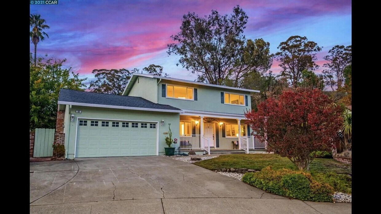 Foto principal - Stunning 4BR Pleasant Hill Home on Cul-de-...