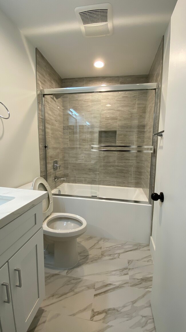 Building Photo - 821 Gramercy Dr