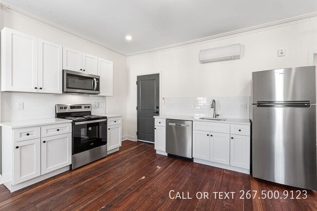 Building Photo - Charming 1BR+den unit in Great location. W...