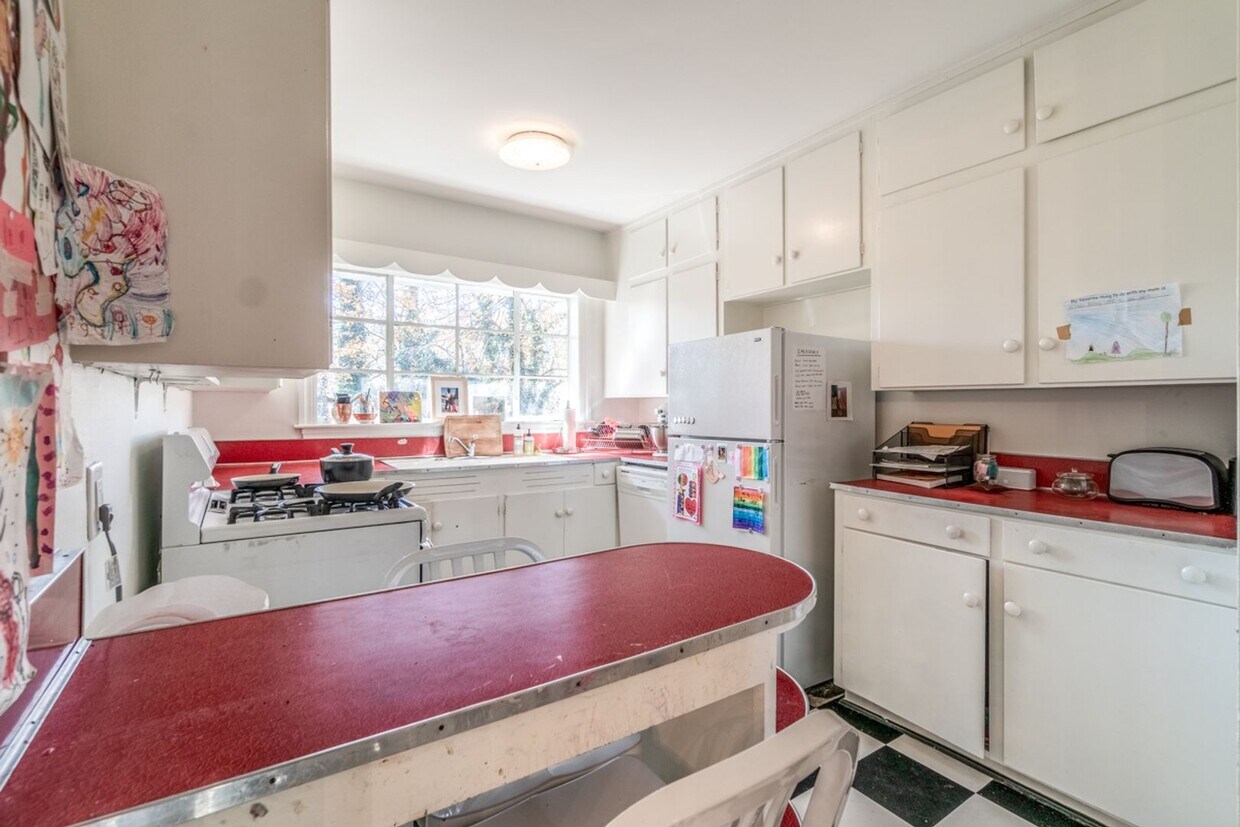 Foto principal - 436 Collier Rd. NW