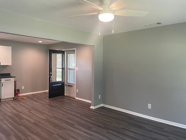 Building Photo - Newly Renovated Home Off S. Milledge!