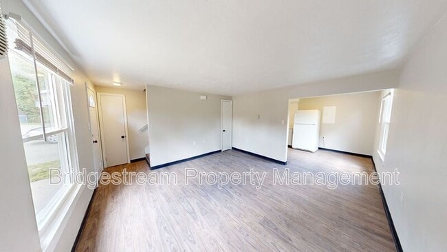 Building Photo - 144 Forest St
