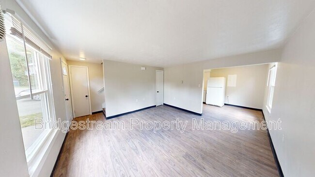 Foto del edificio - 144 Forest St