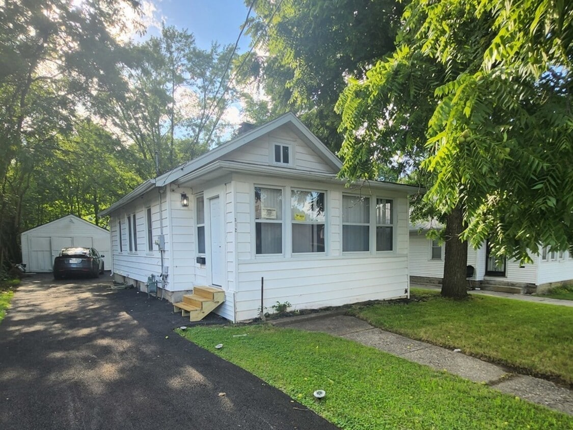 Primary Photo - 312 N Johnston Ave