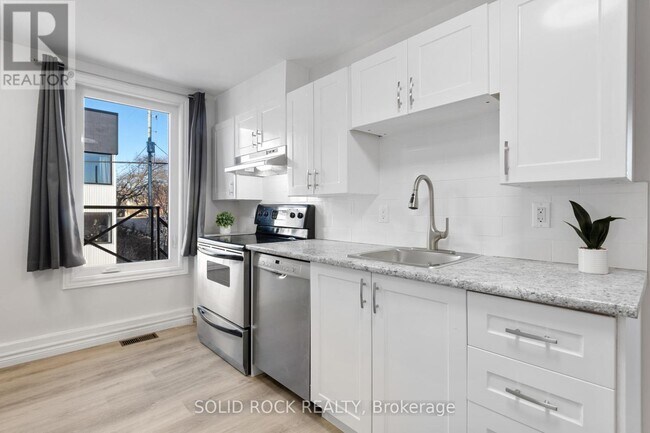 Building Photo - 420 Arlington Ave