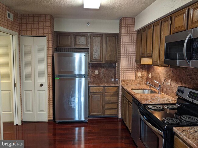 Building Photo - 3713 S George Mason Dr