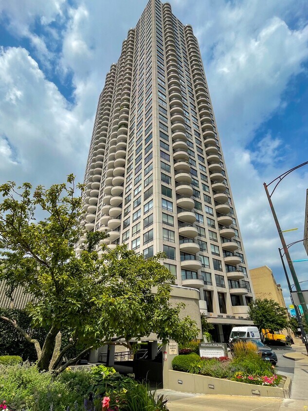 Primary Photo - 2020 N Lincoln Park W