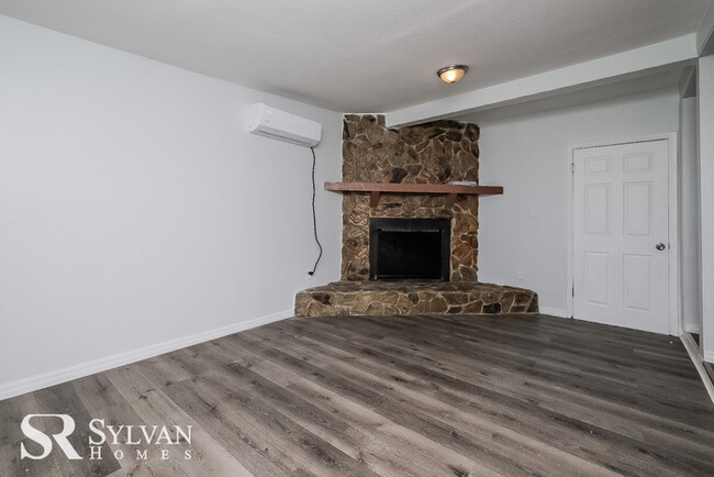 Building Photo - Sweet 3BR 2BA home is ready for new residents