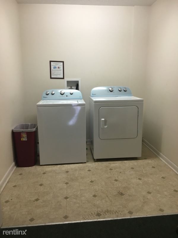 Building Photo - 2 br, 1 bath Apartment - 16 Greenwood Dr