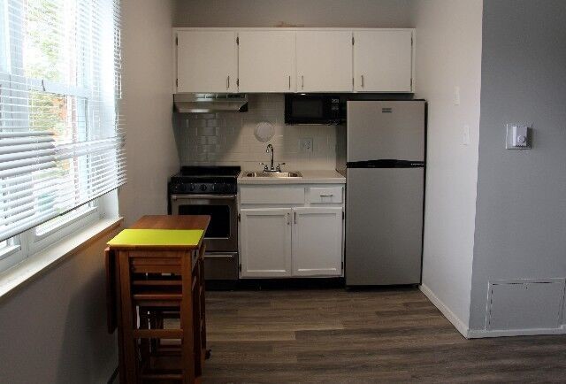 Building Photo - 140 Jameson Ave