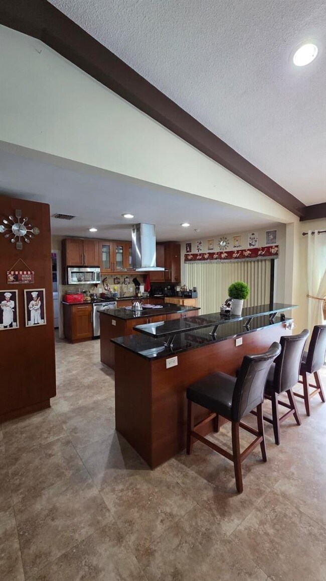 Building Photo - 4705 Holly Dr