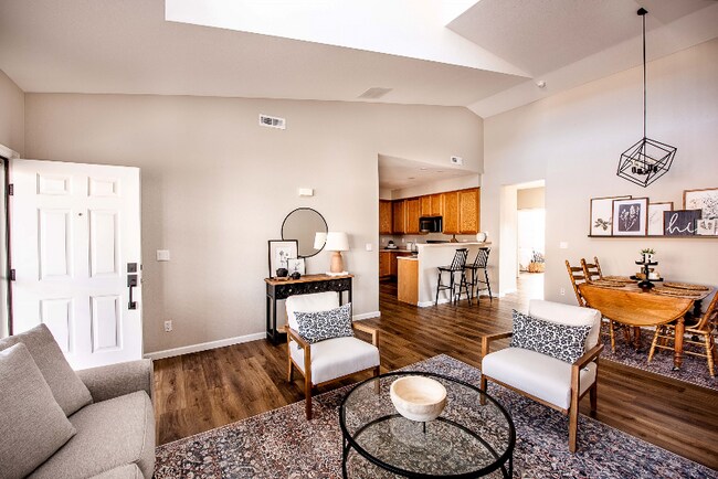 Foto del edificio - 1295 Villa Grove