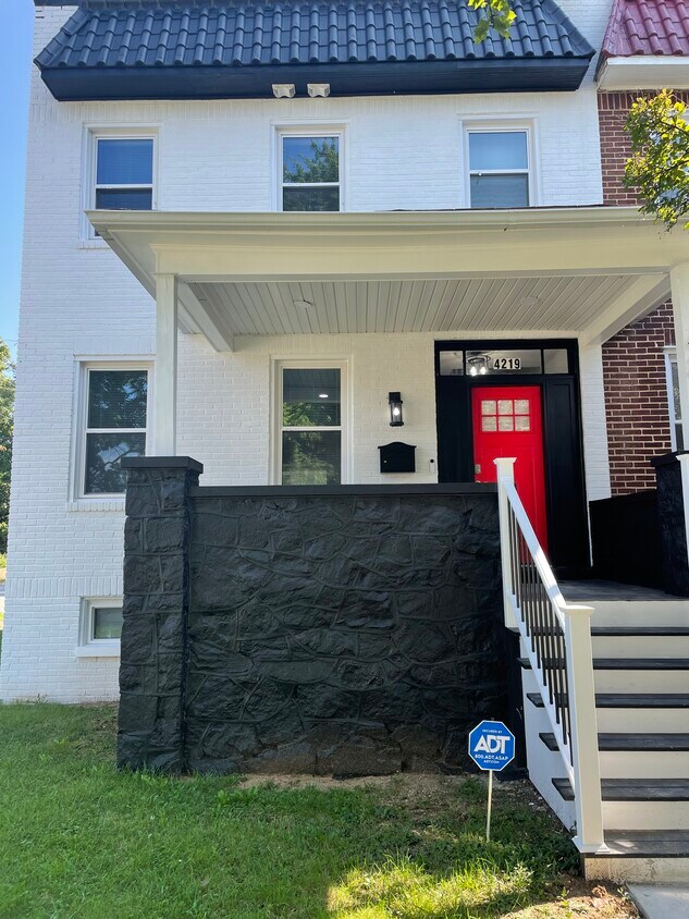 Primary Photo - 4219 Granada Ave