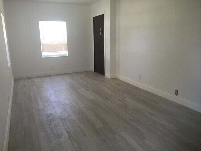 Foto del edificio - 407 S Lakeside Dr