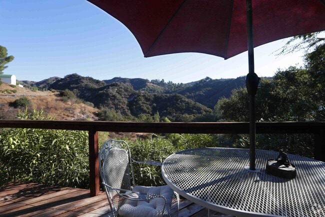Building Photo - 1620 Old Topanga Canyon Rd