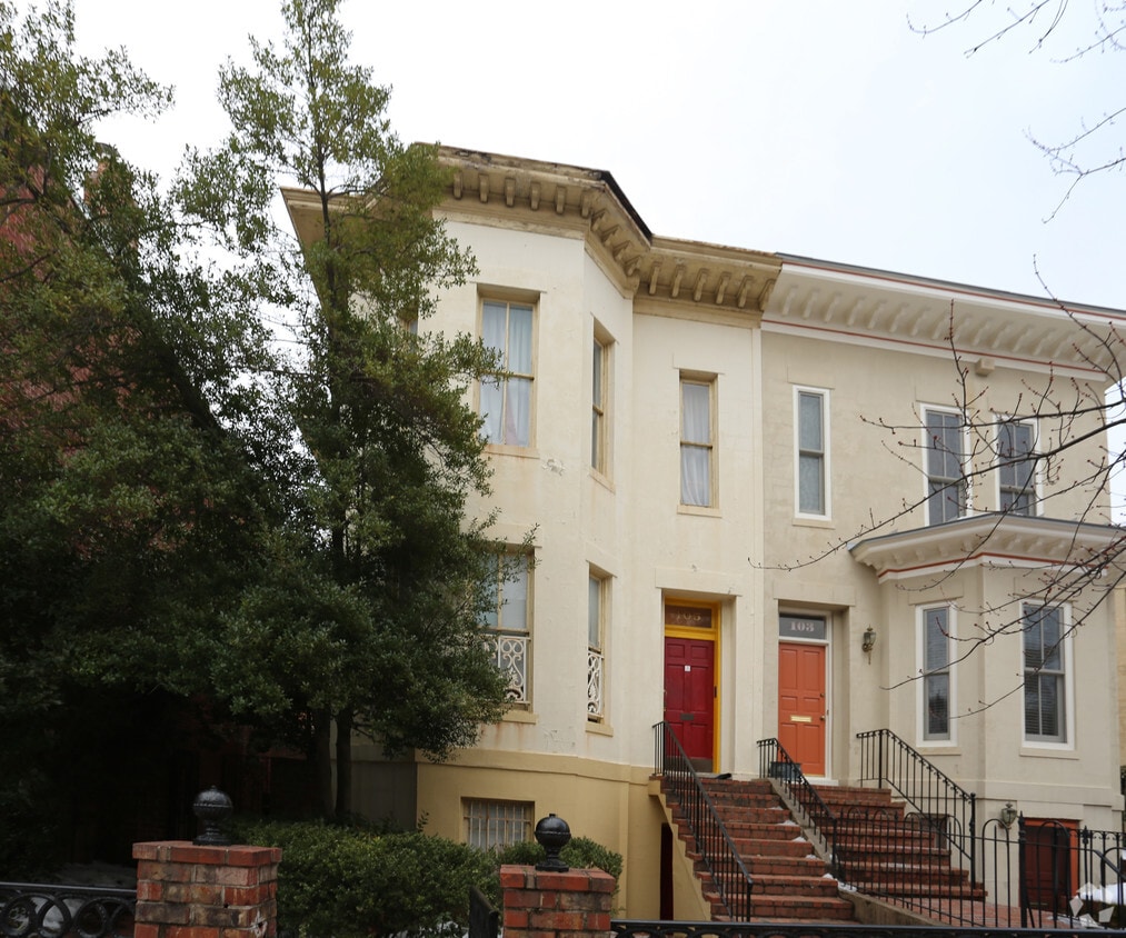 Building Photo - 105 6th St NE