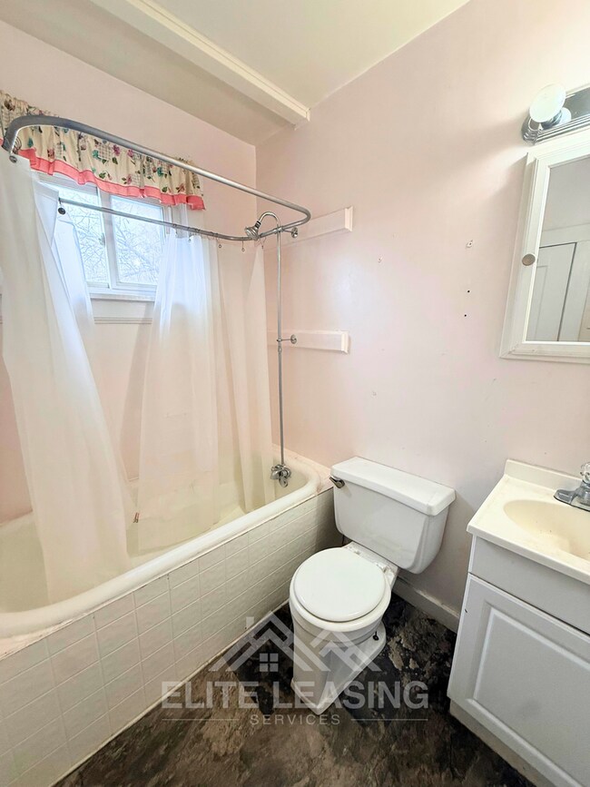 Foto del edificio - Charming 3 Bedroom Home Near Downtown Topeka!