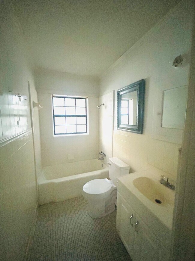 Foto del edificio - Perfect 1 bedroom location