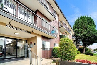 Building Photo - Colonial House Apartments