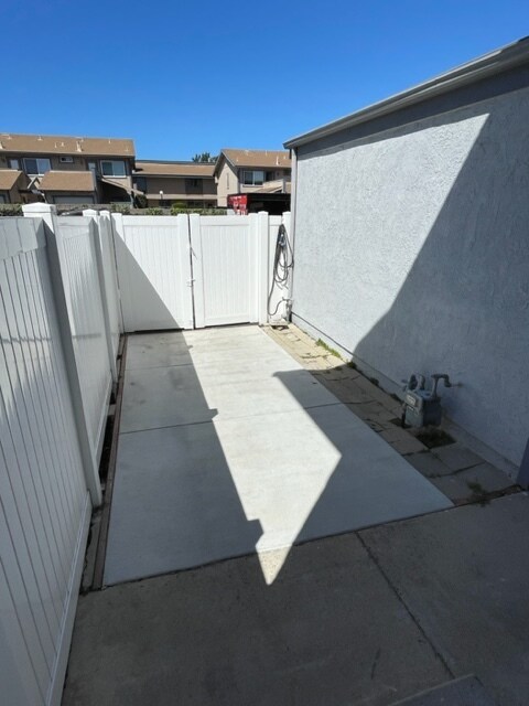 Foto del edificio - 16810 Redwing Ln